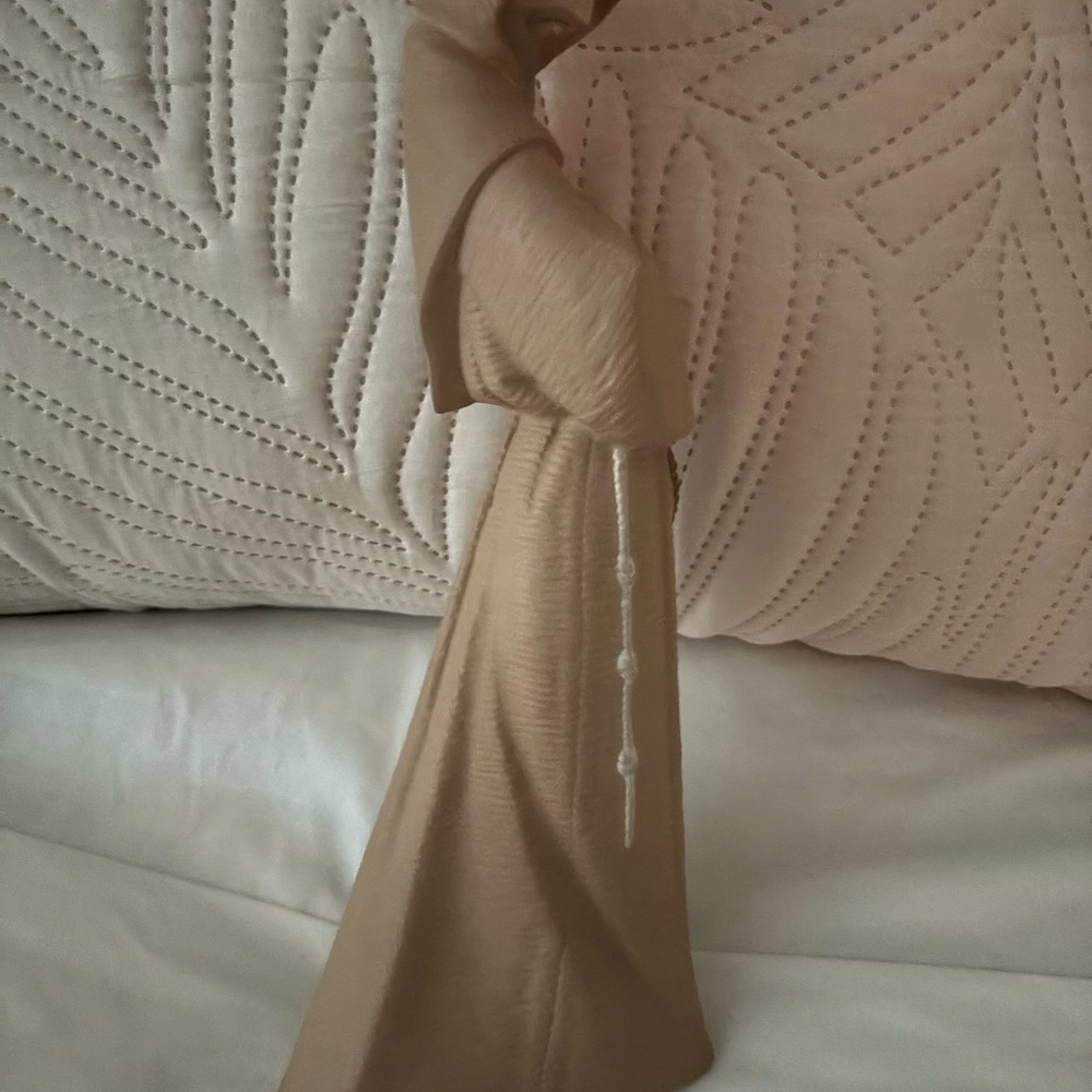 Lladro Cream Monk Ceramic Figurine - Picture 5 of 6